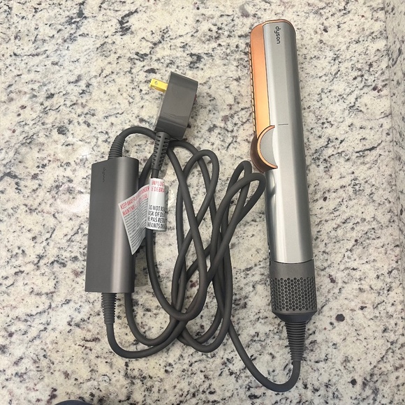 Dyson Airstrait - Picture 1 of 5